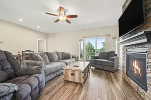 4138 Blakewood Dr, Shakopee, MN 55379 - Photo 4