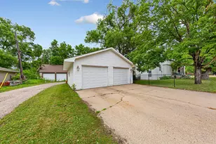 904 Central Ave N, Faribault, MN 55021 - Photo 30