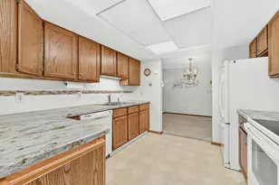 1808 Lakeview Ct SW, Rochester, MN 55902 - Photo 10
