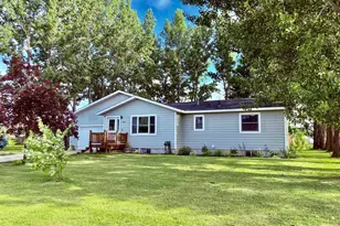 305 Lincoln Ct SW, Warroad, MN 56763 - Photo 2
