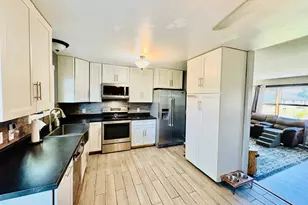 305 Lincoln Ct SW, Warroad, MN 56763 - Photo 8