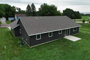141 Washington St, Walnut Grove, MN 56180 - Photo 4