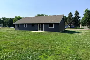 141 Washington St, Walnut Grove, MN 56180 - Photo 2