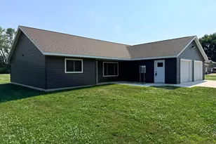 141 Washington St, Walnut Grove, MN 56180 - Photo 1