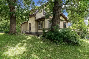 201 Hillcrest Dr, Waterville, MN 56096 - Photo 4
