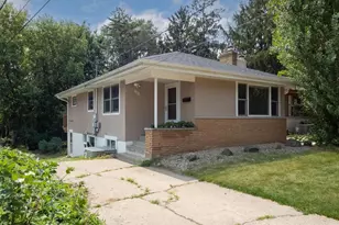 634 Orange Ave W, Saint Paul, MN 55117 - Photo 2