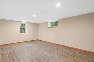 2570 Avon St N, Roseville, MN 55113 - Photo 22