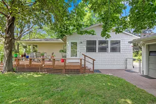 2570 Avon St N, Roseville, MN 55113 - Photo 2