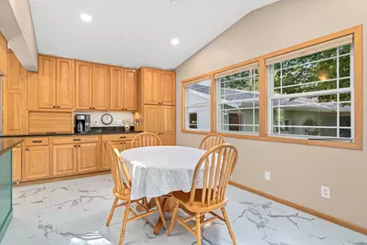 2570 Avon Street N, Roseville, MN 55113 - Photo 10