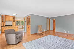 2570 Avon St N, Roseville, MN 55113 - Photo 8