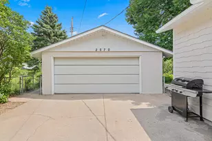 2570 Avon St N, Roseville, MN 55113 - Photo 26