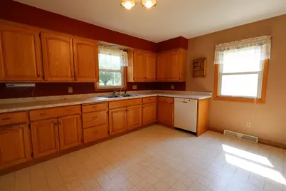 18 S Oregon Avenue, Morris, MN 56267 - Photo 6