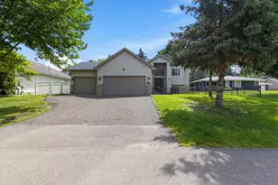 1911 Queens Dr, Woodbury, MN 55125 - Photo 2