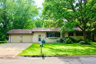 514 Oak Ave, Hinckley, MN 55037 - Photo 1