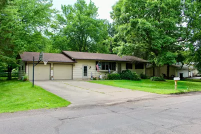 514 Oak Avenue, Hinckley, MN 55037 - Photo 2