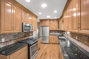2925 Kyle Ave N, Golden Valley, MN 55422 - Photo 6