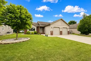 607 13th Ave N, Moorhead, MN 56560 - Photo 1