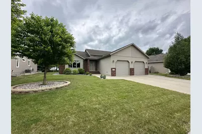 607 13th Avenue N, Moorhead, MN 56560 - Photo 2