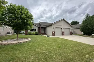 607 13th Ave N, Moorhead, MN 56560 - Photo 2