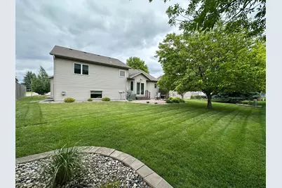 607 13th Avenue N, Moorhead, MN 56560 - Photo 4