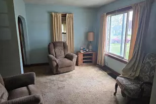 611 13th St NE, Austin, MN 55912 - Photo 2