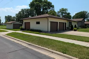 600 8th St SW, Wells, MN 56097 - Photo 4