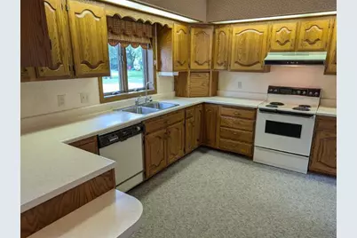 600 8th Street SW, Wells, MN 56097 - Photo 10