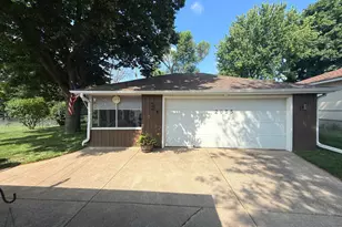 2055 English St, Maplewood, MN 55109 - Photo 16