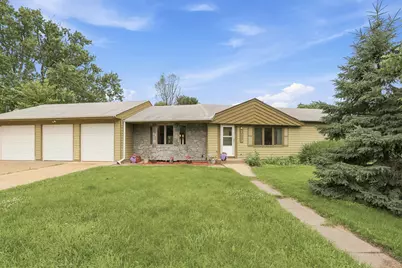 2889 Simpson Street, Roseville, MN 55113 - Photo 2
