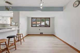 2889 Simpson St, Roseville, MN 55113 - Photo 6