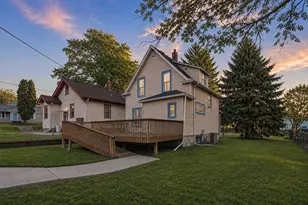 902 Dodd Rd, West Saint Paul, MN 55118 - Photo 1