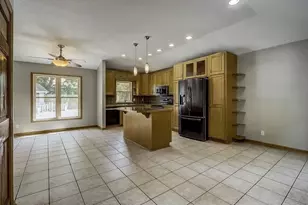 8778 Hawthorne Dr, Eden Prairie, MN 55347 - Photo 4