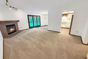 18516 Creeks Bend Dr, Minnetonka, MN 55345 - Photo 2