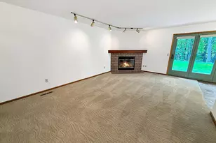 18516 Creeks Bend Dr, Minnetonka, MN 55345 - Photo 10