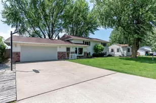 211 Holly Ln, Janesville, MN 56048 - Photo 4