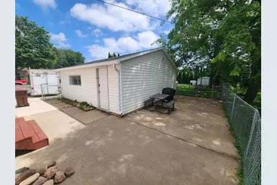 1210 10th Street NW, Austin, MN 55912 - Photo 6