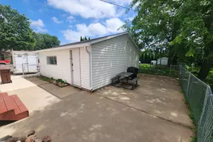 1210 10th St NW, Austin, MN 55912 - Photo 6