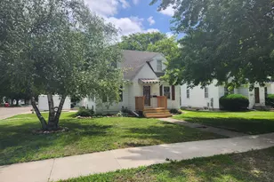1210 10th St NW, Austin, MN 55912 - Photo 2