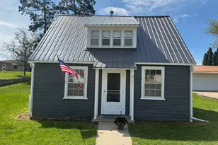211 N Green St, Rushford, MN 55971 - Photo 1