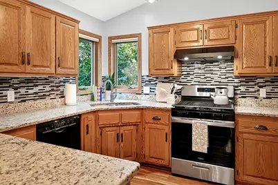 570 Dorland Road S, Maplewood, MN 55119 - Photo 6