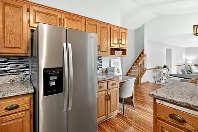 570 Dorland Road S, Maplewood, MN 55119 - Photo 8