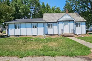 131 E Dineen St, Sanborn, MN 56083 - Photo 2