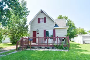 615 Markley Ave S, Thief River Falls, MN 56701 - Photo 2