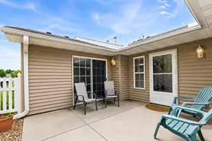 2102 Oak Tree Ln, Austin, MN 55912 - Photo 2
