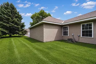 2102 Oak Tree Ln, Austin, MN 55912 - Photo 28