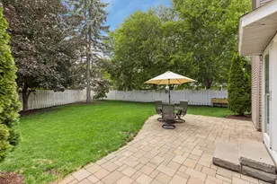 10028 Park Cir, Bloomington, MN 55420 - Photo 4