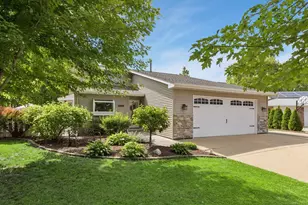 10028 Park Cir, Bloomington, MN 55420 - Photo 2