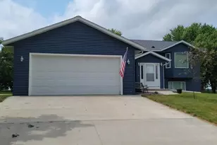 1113 9th St, Gaylord, MN 55334 - Photo 2