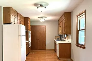 154 George Ave E, Winsted, MN 55395 - Photo 2
