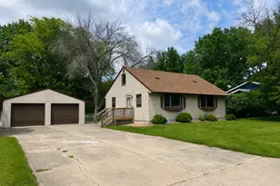 720 22nd St NE, Owatonna, MN 55060 - Photo 2